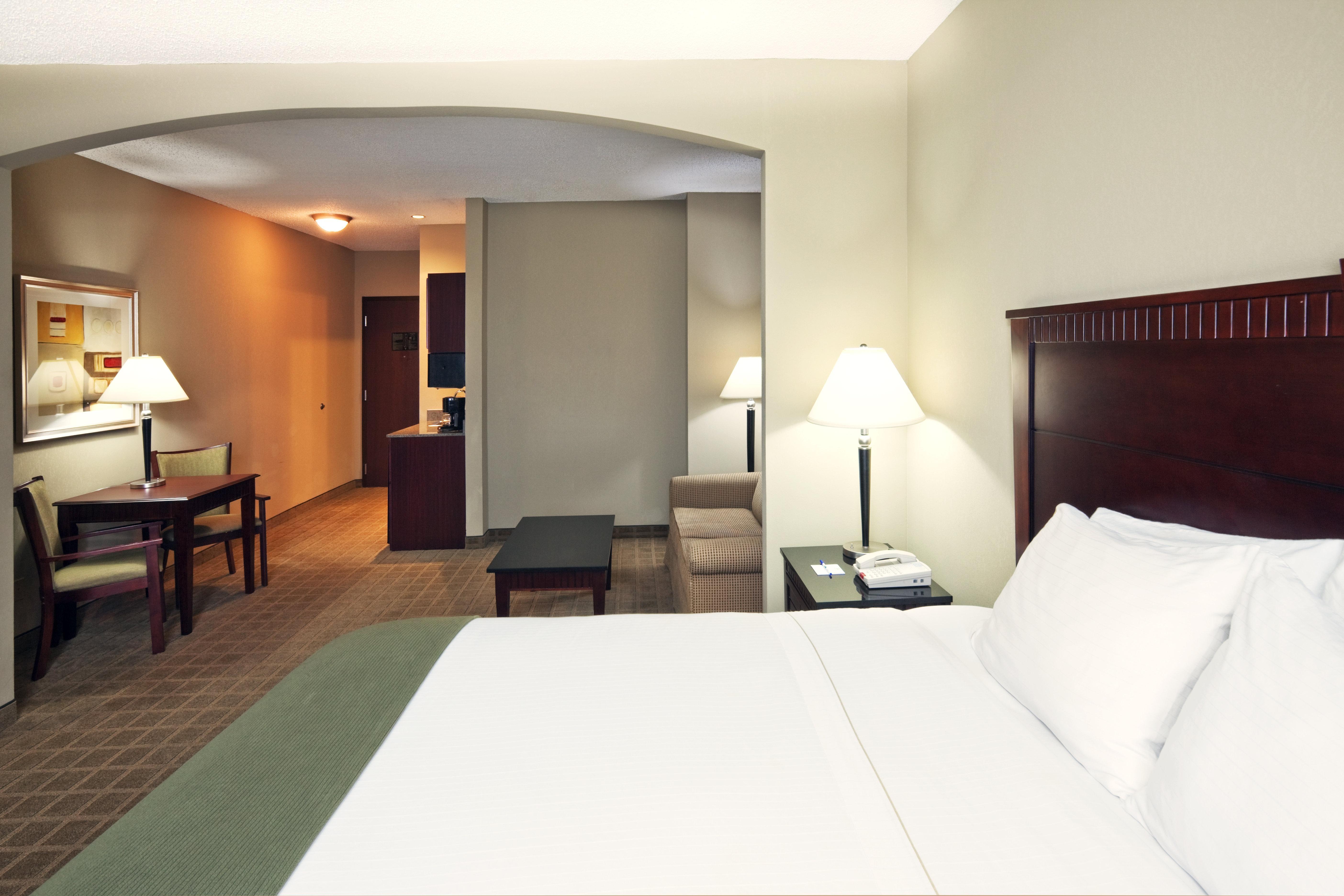 Holiday Inn Express Hotel & Suites Shawnee I-40 By Ihg Екстер'єр фото
