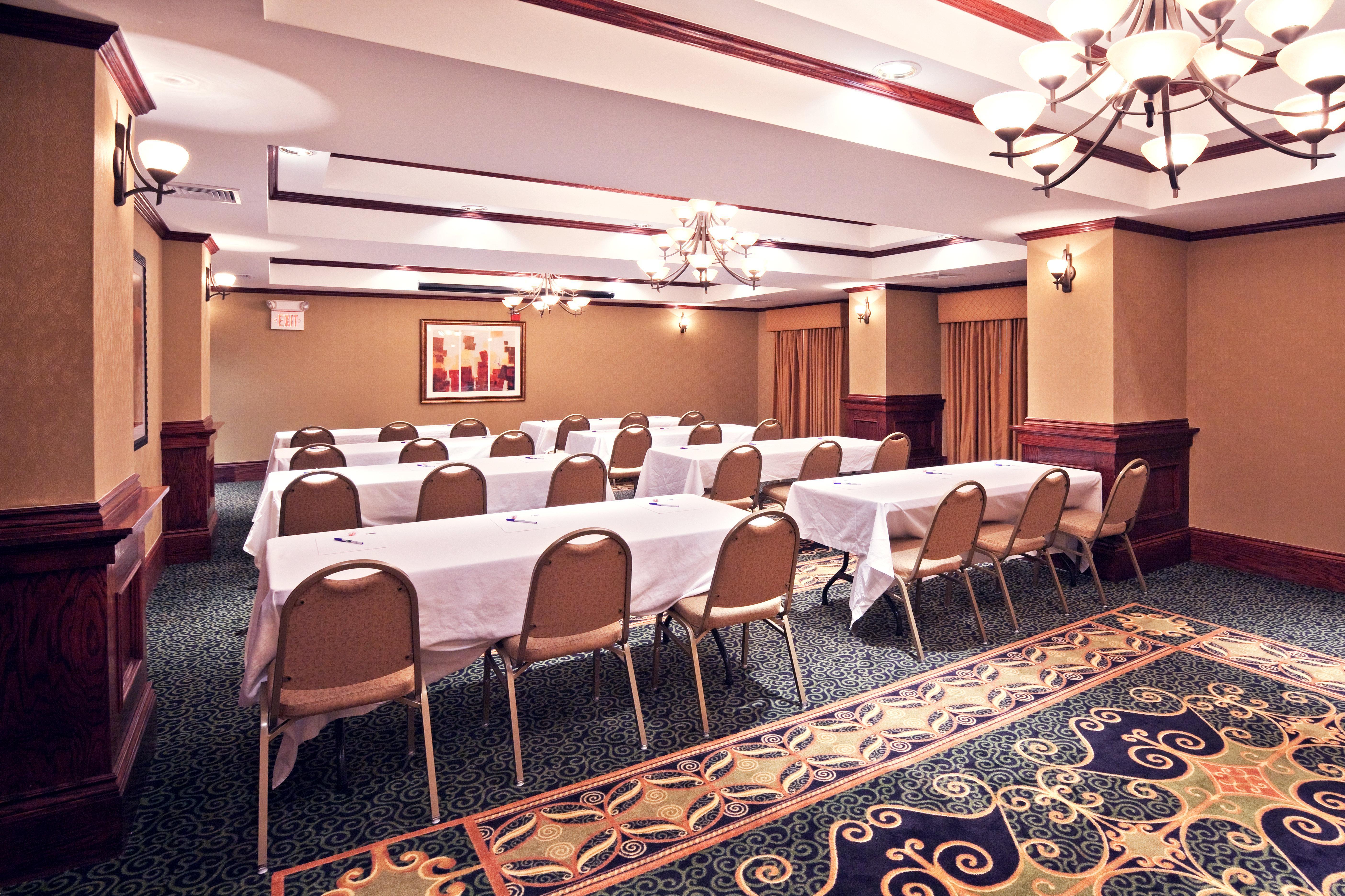 Holiday Inn Express Hotel & Suites Shawnee I-40 By Ihg Екстер'єр фото