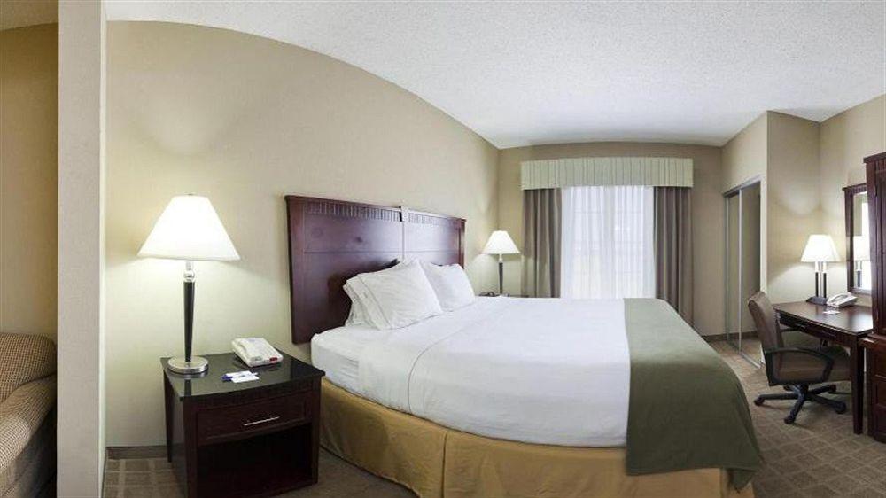 Holiday Inn Express Hotel & Suites Shawnee I-40 By Ihg Екстер'єр фото