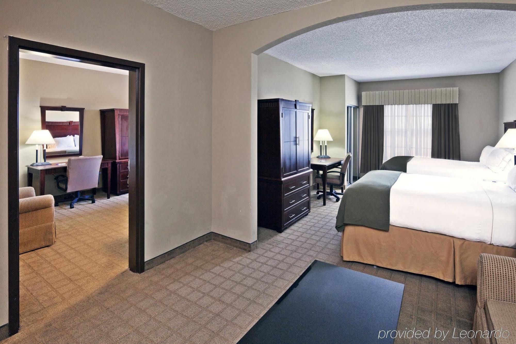 Holiday Inn Express Hotel & Suites Shawnee I-40 By Ihg Номер фото